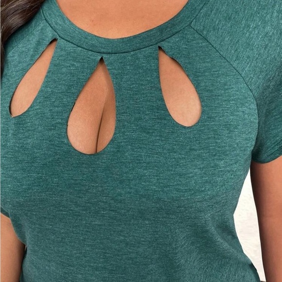 SHEIN Plus Women’s Casual Moss Green Hollow Laser Cut Short Sleeve Tee 3XL (18) - Picture 4 of 10